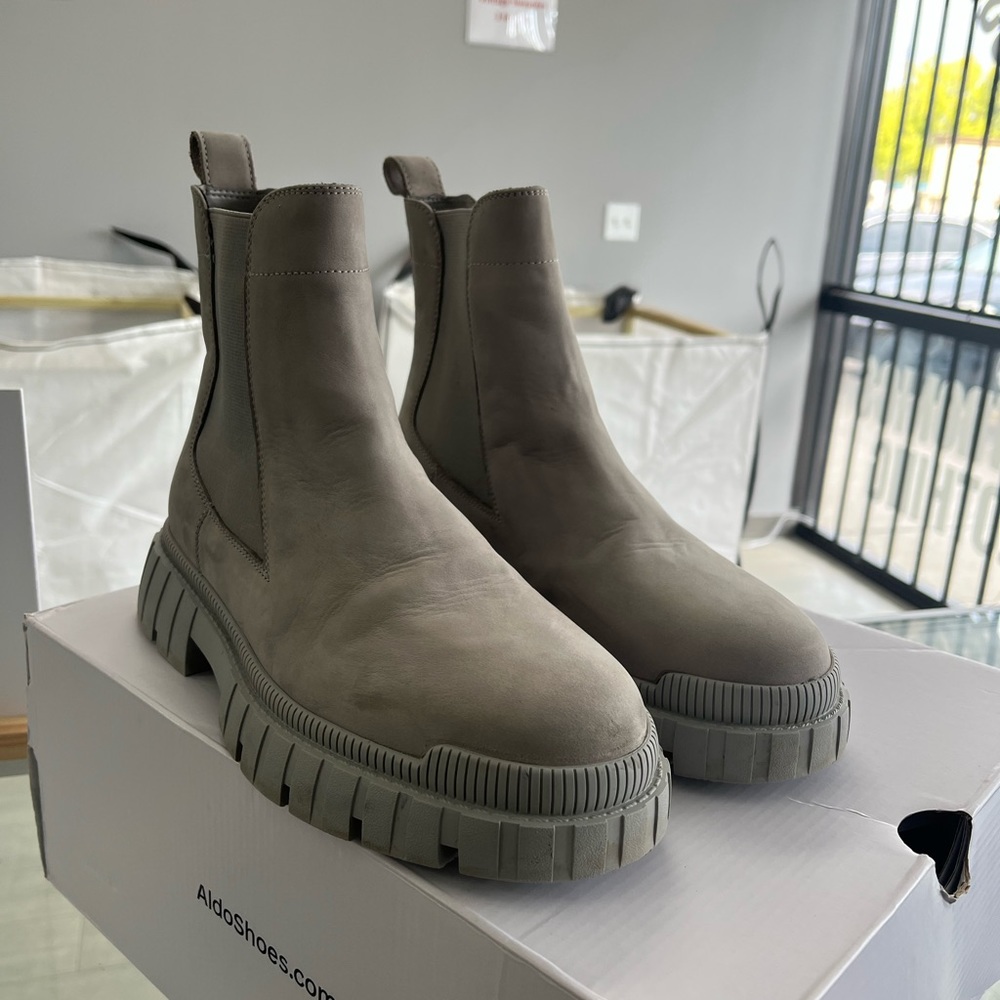MEN ALDO BOOTS SIZE 9.5